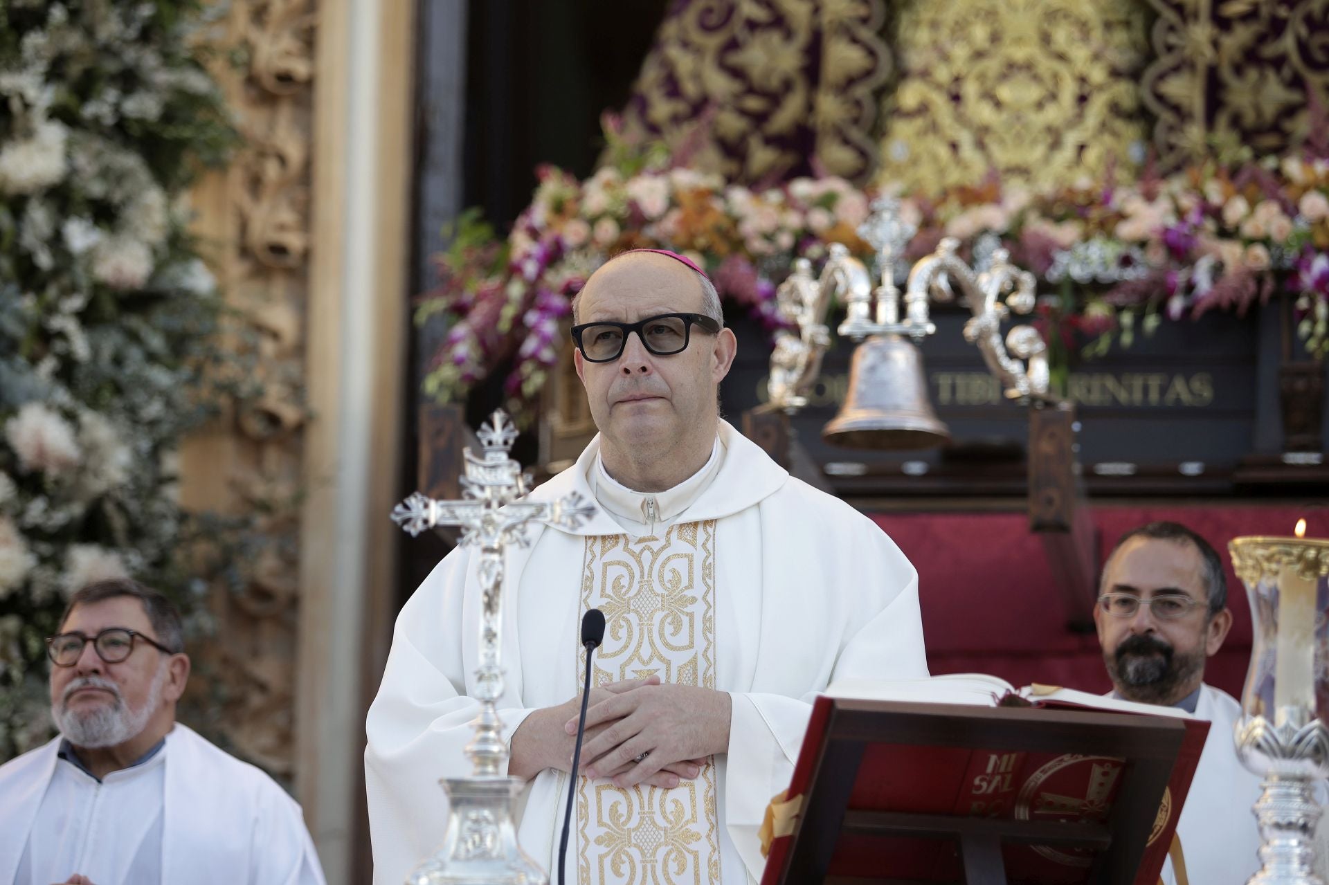 Detalles de la misa y su posterior traslado.