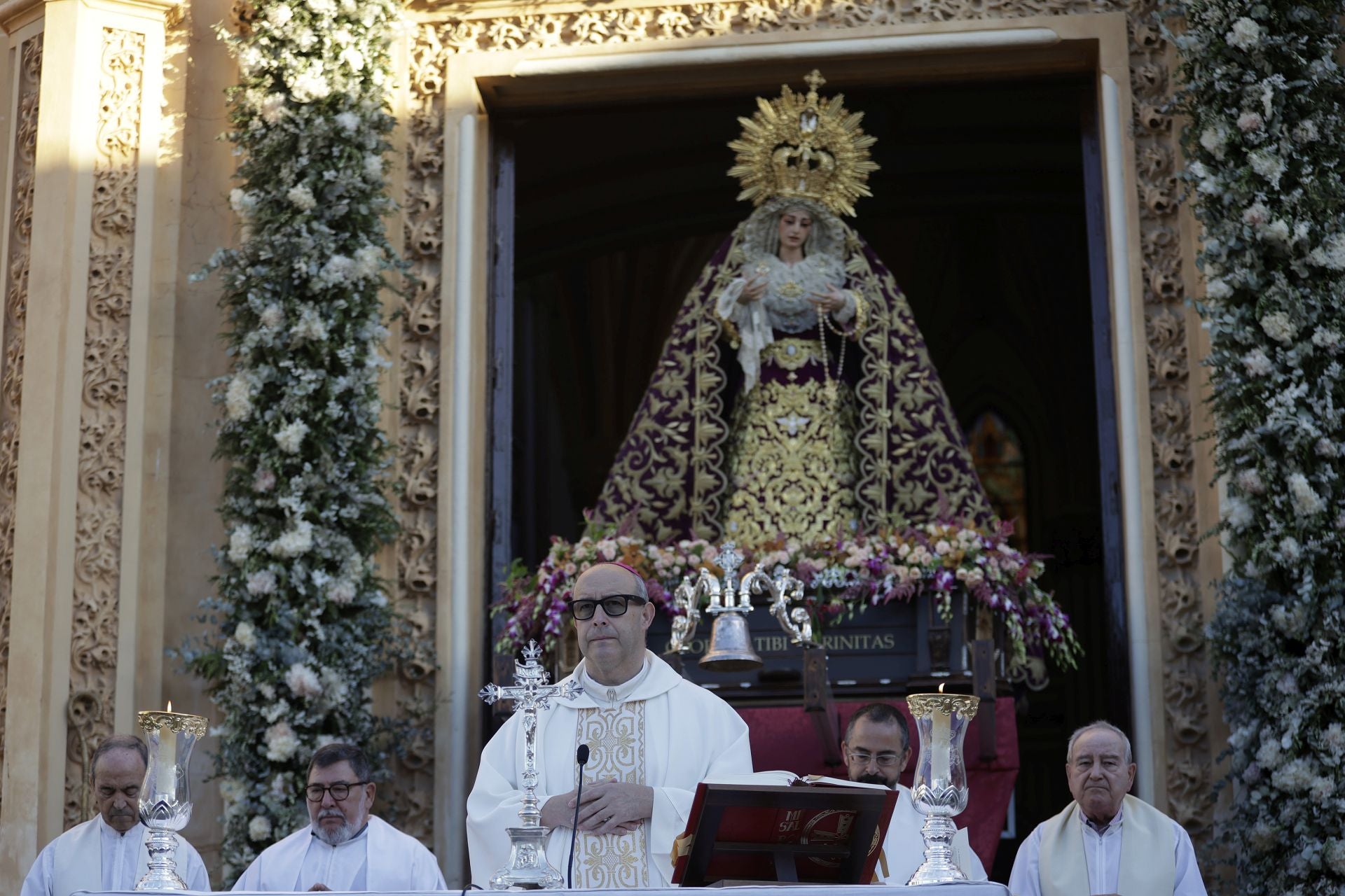 Detalles de la misa y su posterior traslado.