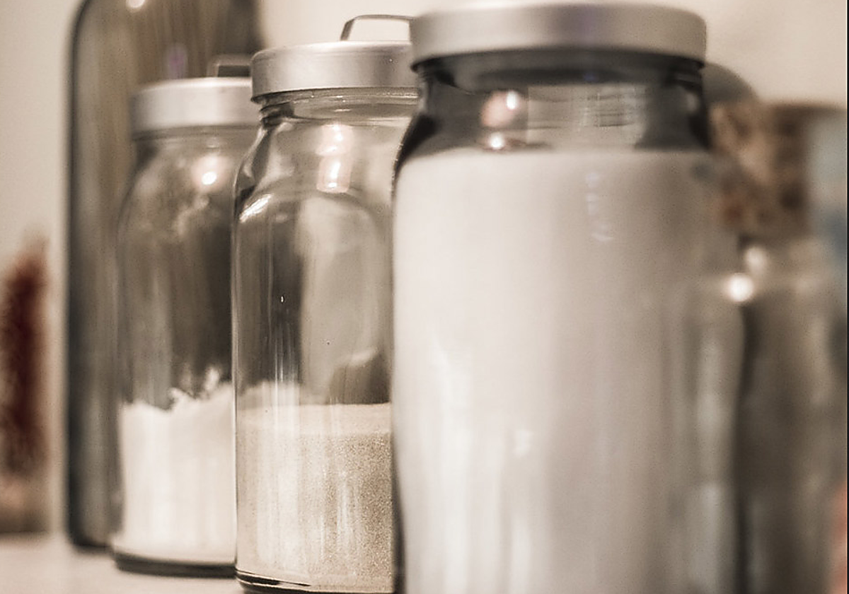 7.000 euros ocultos en un bote de harina: así robó una empleada en un comercio de Almodóvar del Río