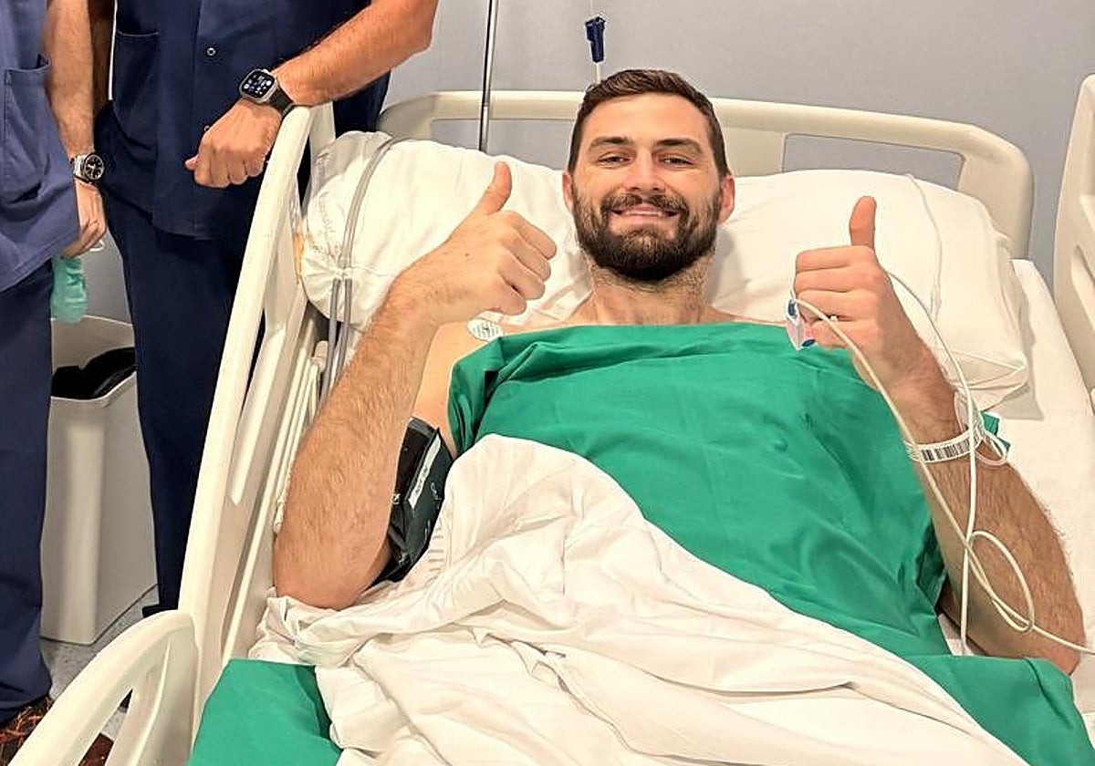 Kravish, tras ser operado.