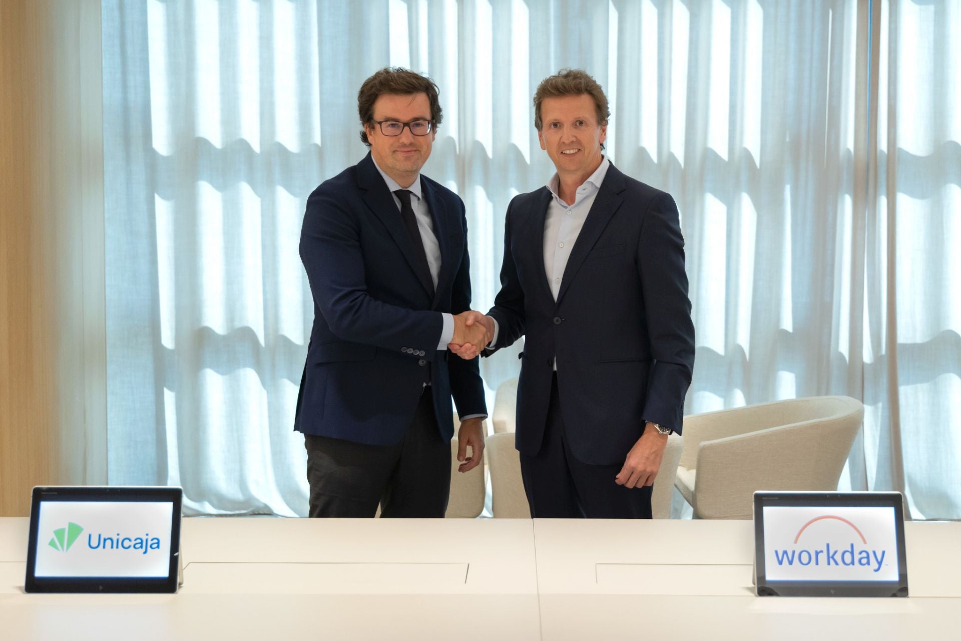 Juan Medina, director general de Personas, Organización y Legal de Unicaja, y Adolfo Pellicer, VP y country manager, Iberia, Workday.