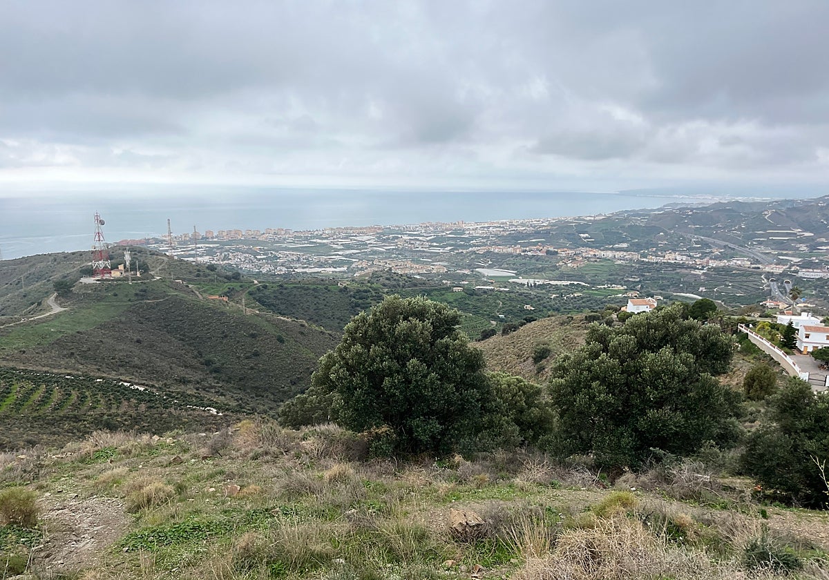 Imagen del casco urbano de Torrox desde el monte de las antenas de telecomunicaciones.