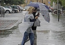 Aemet avisa de lluvias «consistentes» en Andalucía con posibilidad de «algún tornado o tromba marina»: cinco provincias en alerta