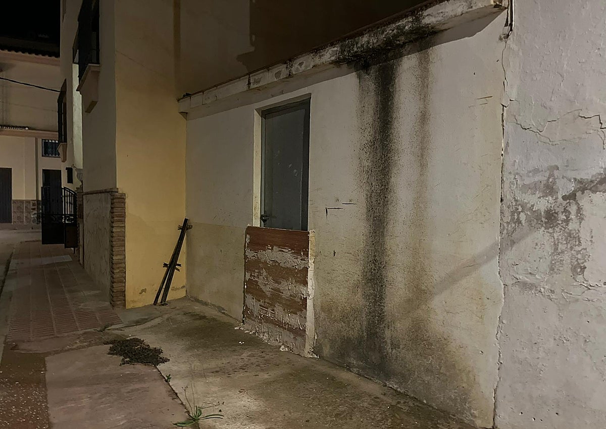 Imagen secundaria 1 - Algunos desperfectos en algunas viviendas de la barriada de Doña Ana.