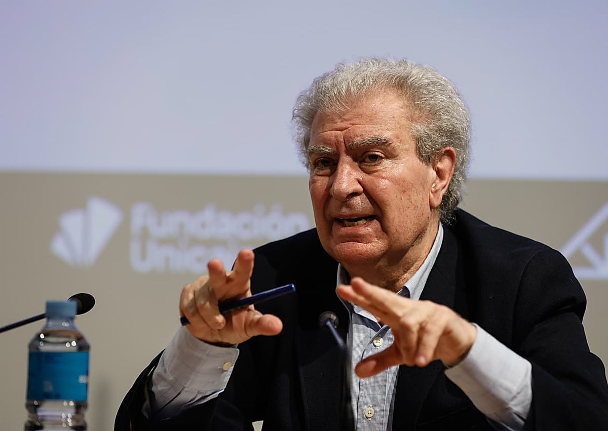 Imagen secundaria 1 - Más imágenes del ciclo de este martes, celebrado en el Colegio de Arquitectos. 