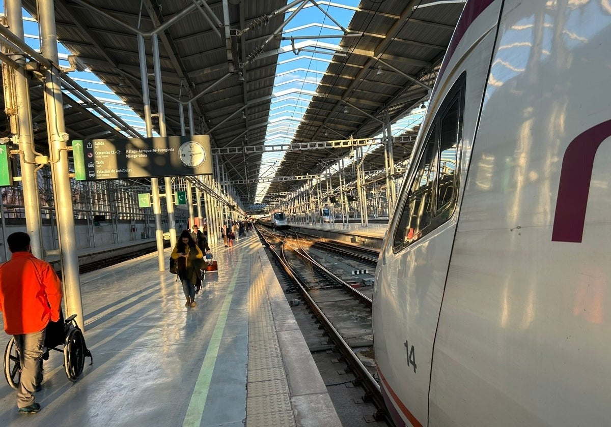 Cortan la circulación de trenes entre entre Los Prados y Málaga María Zambrano por la presencia de una persona en la vía