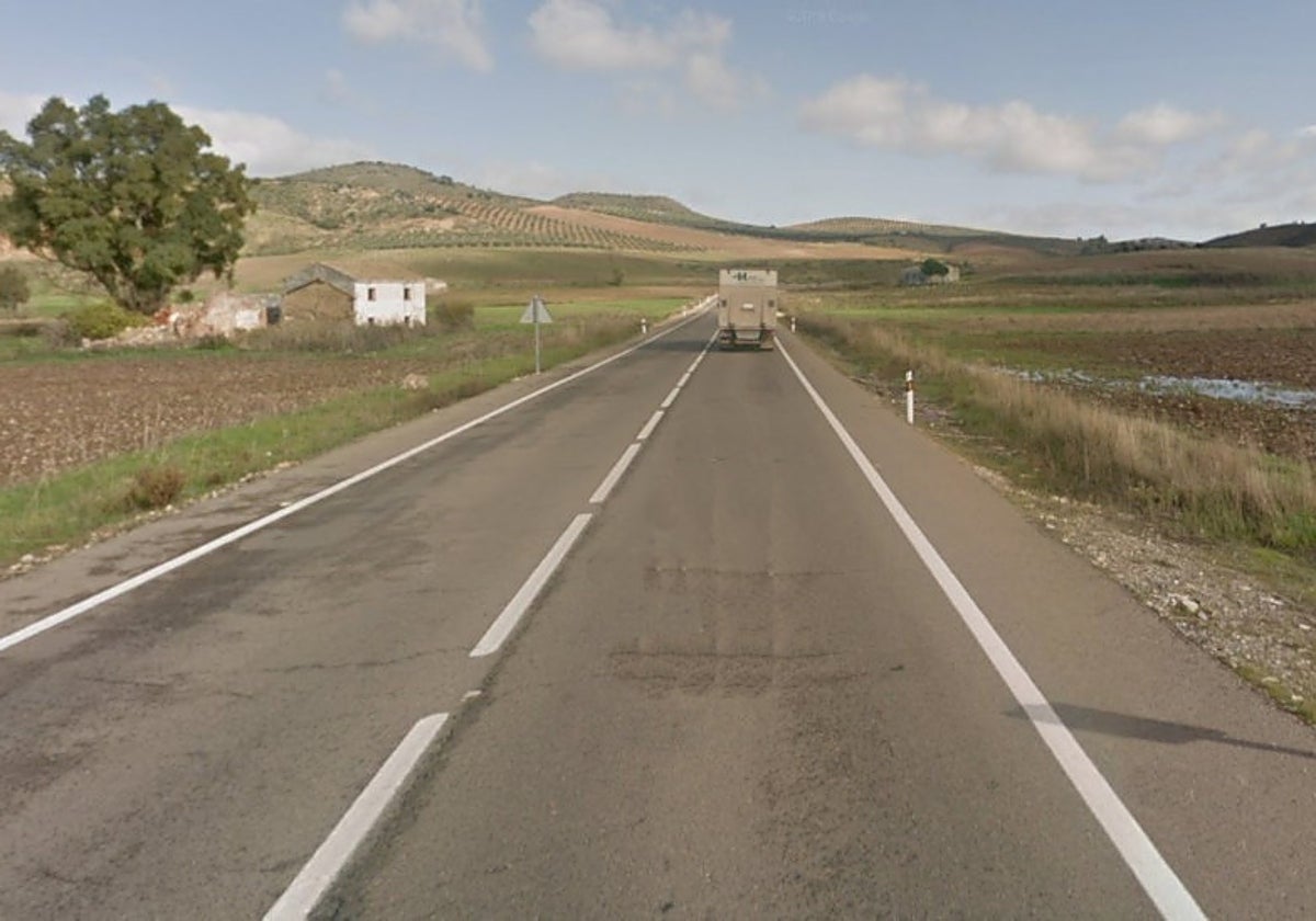 La carretera A-384 por el término municipal de Cañete la Real.