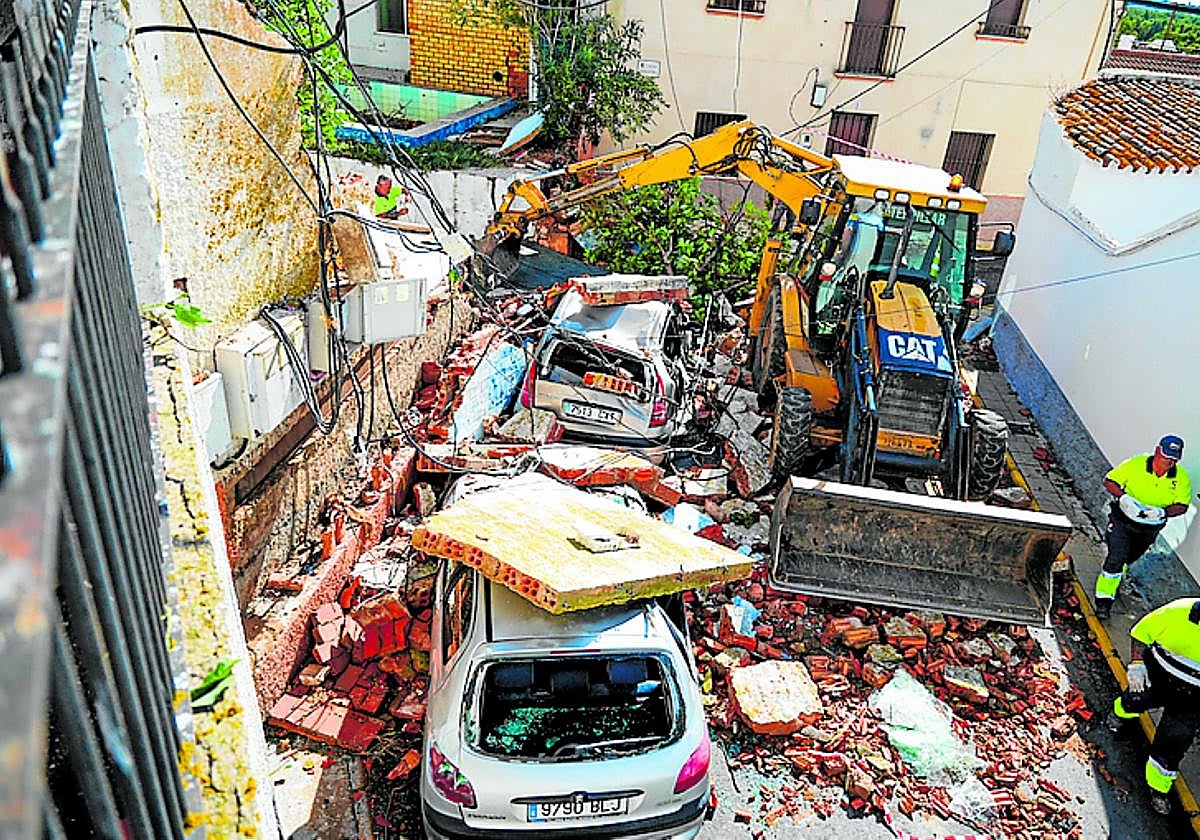 Destrozos provocados por un tornado en Gibraleón (Huelva).