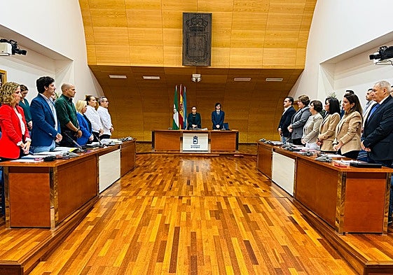 El pleno recordó a las víctimas de la dana de hace un año.