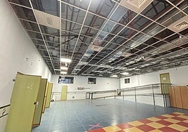 Los trabajos se han iniciado tanto en el interior como en el exterior de la escuela municipal.