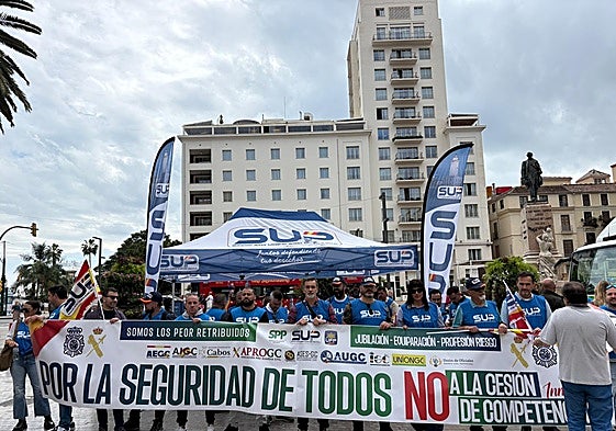 Policías y guardias civiles se unen por una equiparación salarial y una jubilación digna: «Proteger a quien protege debería ser un deber del Estado»