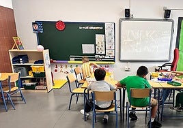 Alumnos en la nueva aula.