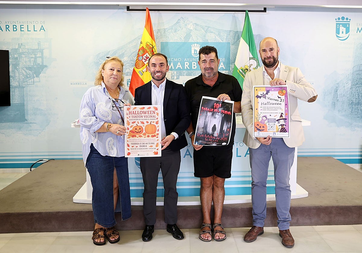 El concejal de Participación Ciudadana, Enrique Rodríguez, con los representantes vecinales.