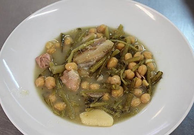 Potaje de tagarninas que preparan en la venta Los Atanores.