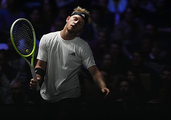 Davidovich se lamenta de un error.