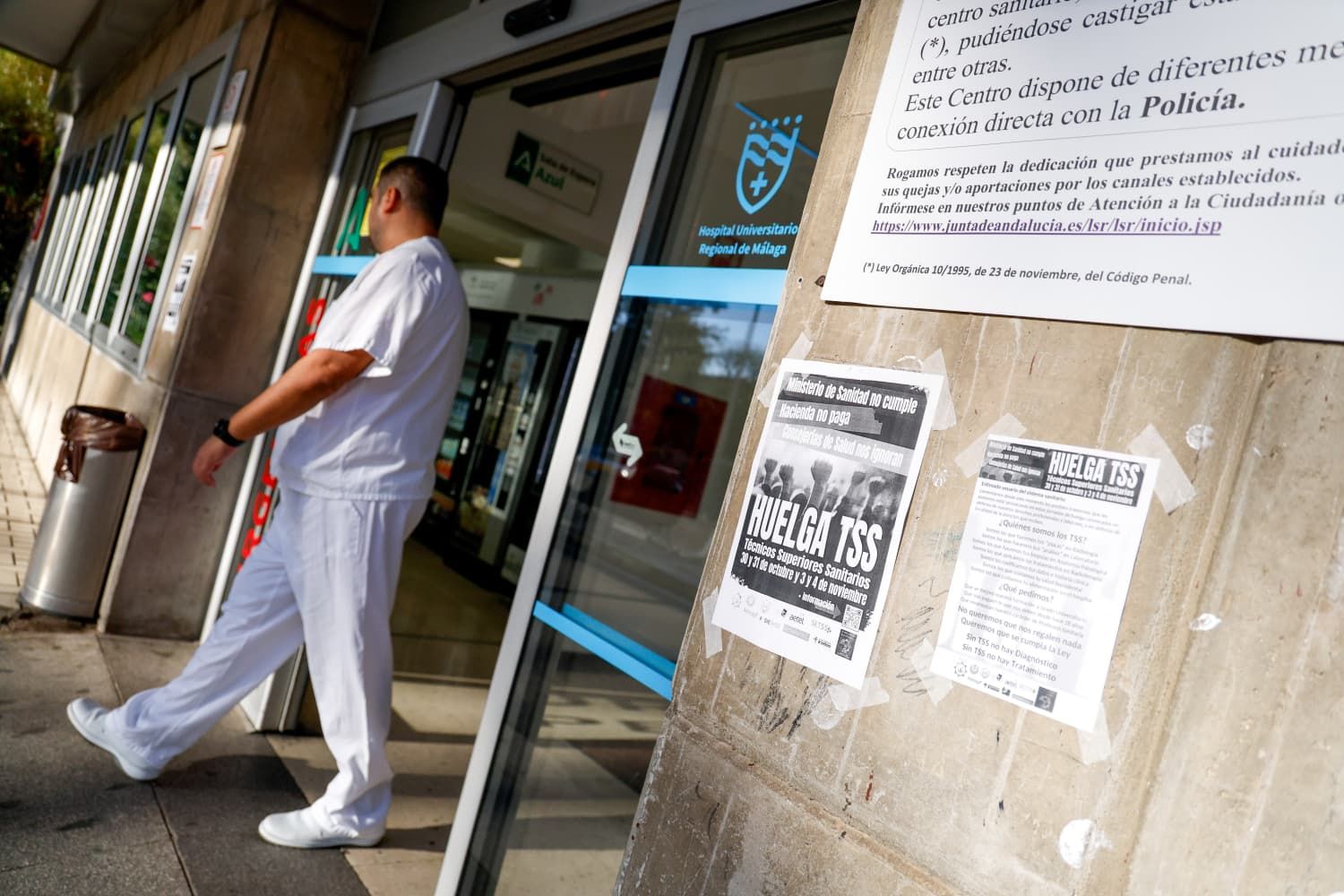 La huelga de técnicos superiores sanitarios en Málaga, en imágenes