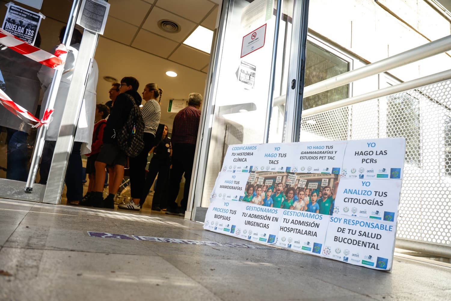 La huelga de técnicos superiores sanitarios en Málaga, en imágenes