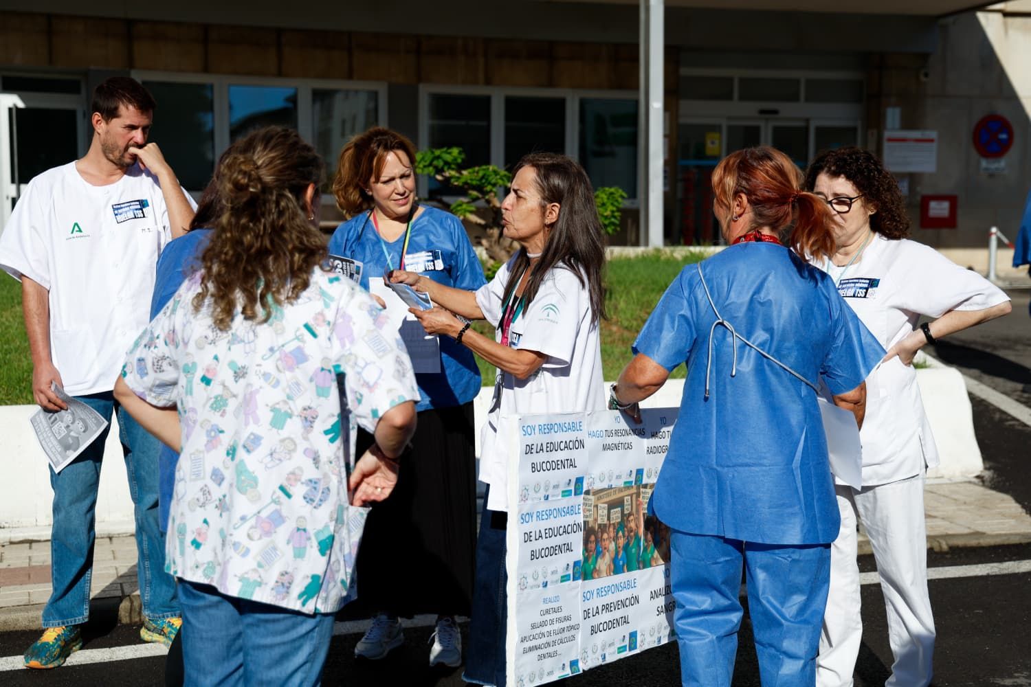La huelga de técnicos superiores sanitarios en Málaga, en imágenes