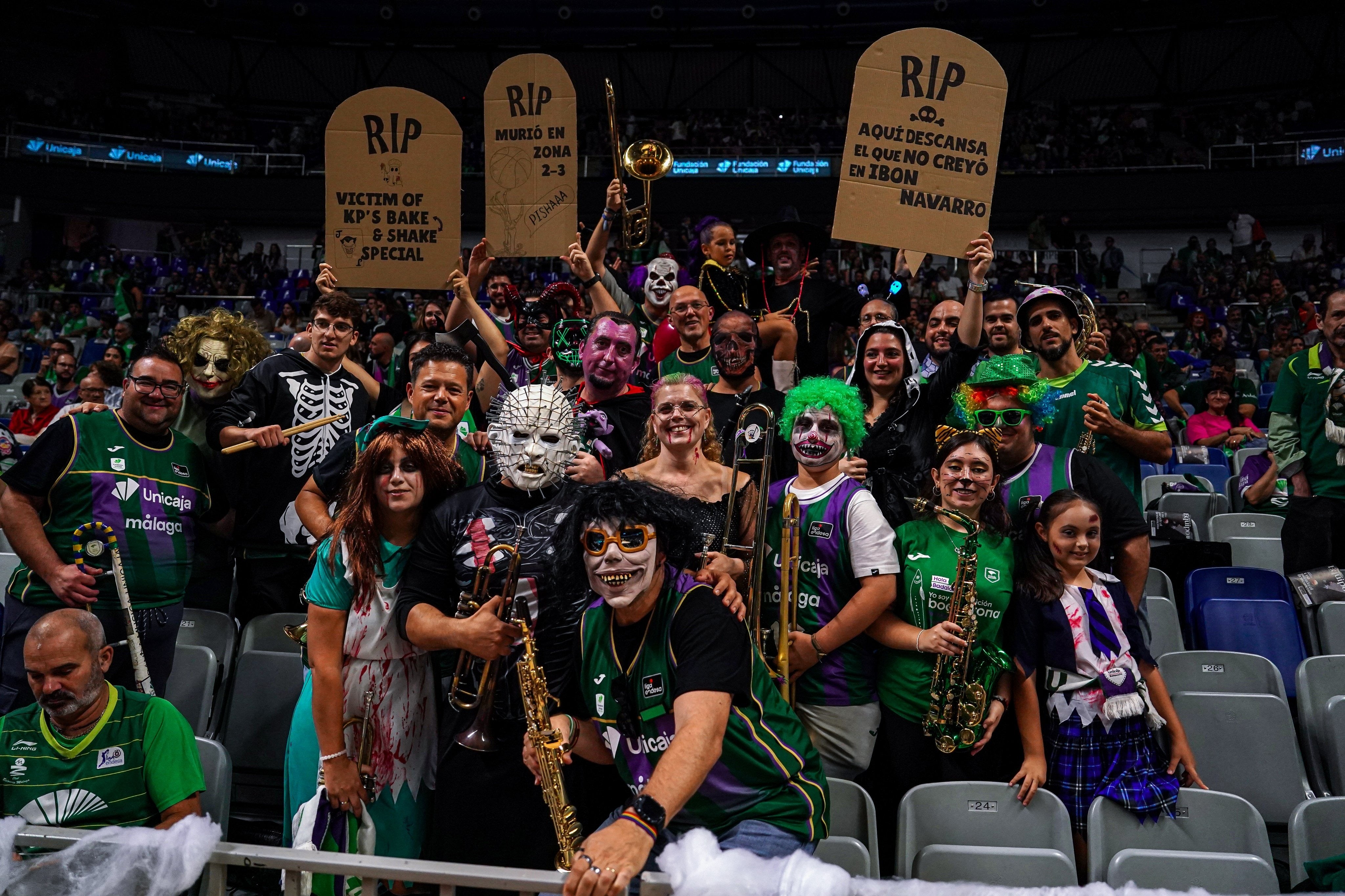 Los jugadores del Unicaja celebraron Halloween con sus aficionados