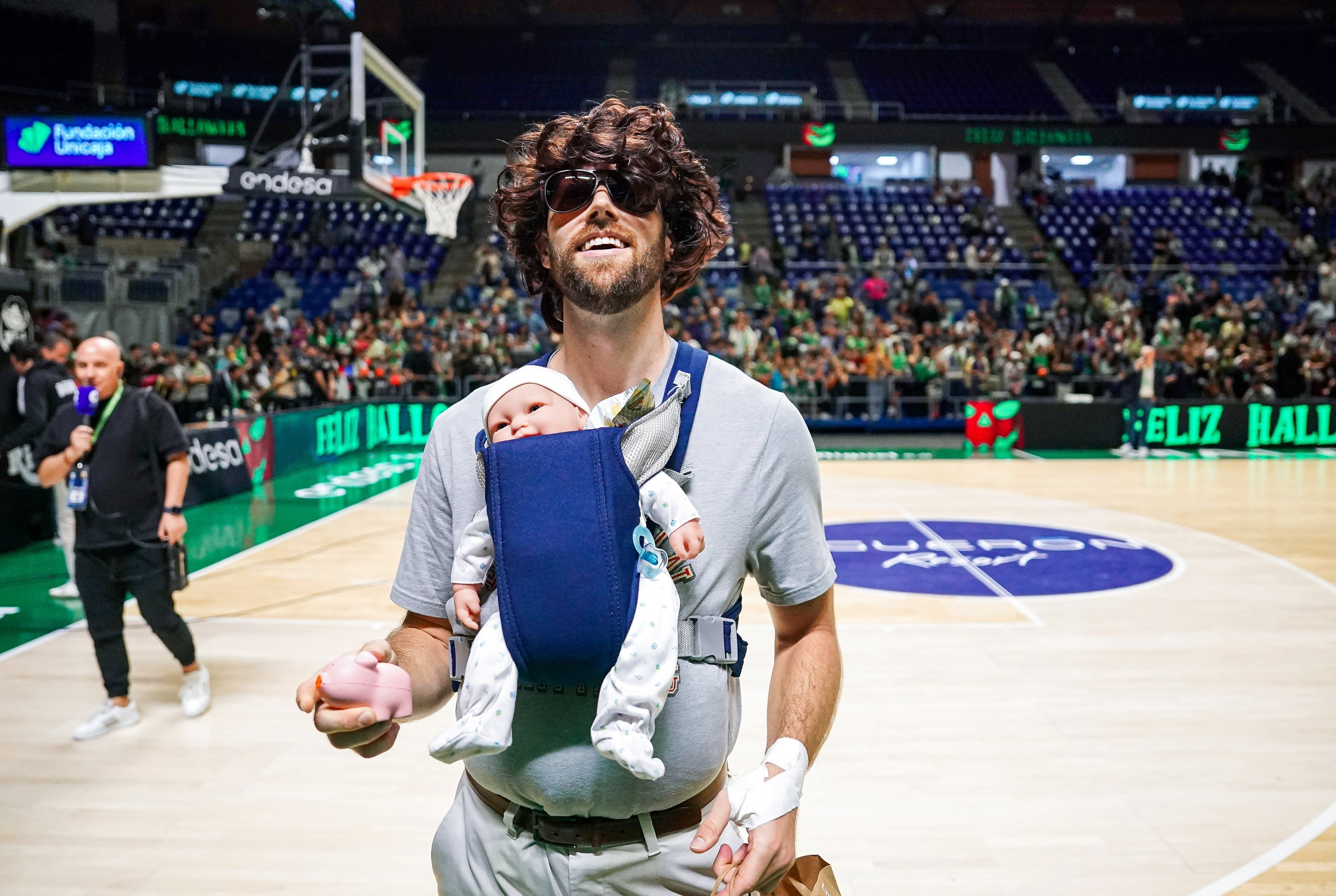 Los jugadores del Unicaja celebraron Halloween con sus aficionados