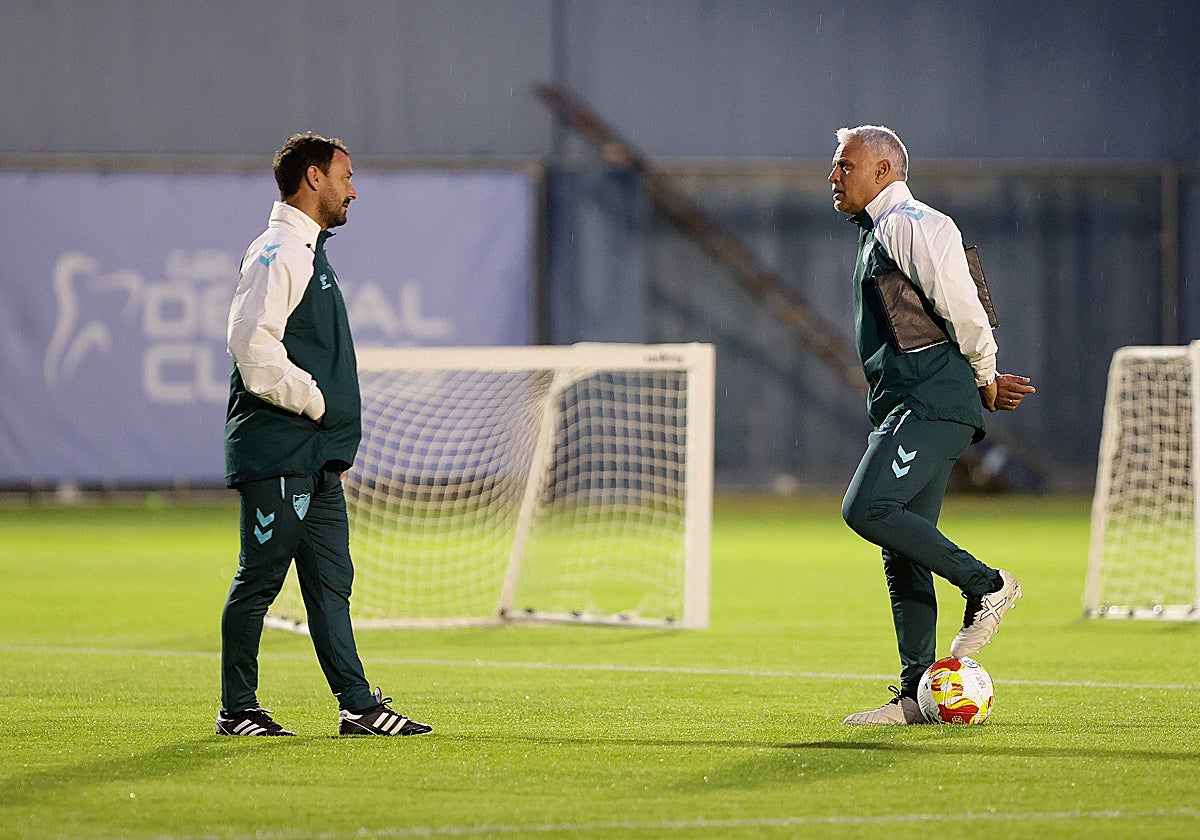 Ale Acejo y Pellicer conversan durante el entrenamiento del martes.