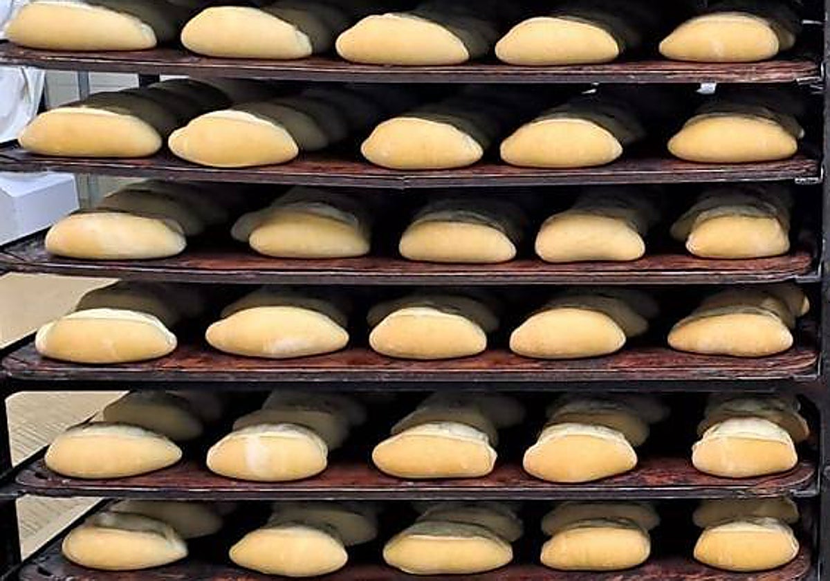 Bandejas de pitufos de la panadería Mateo Luque.