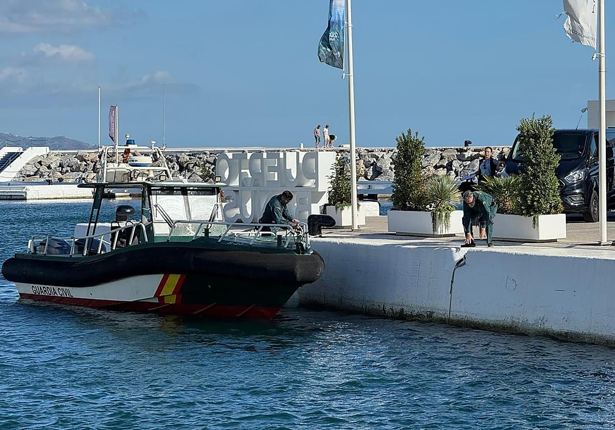 Investigan el hallazgo de un cadáver en el muelle de la gasolinera de barcos de Puerto Banús