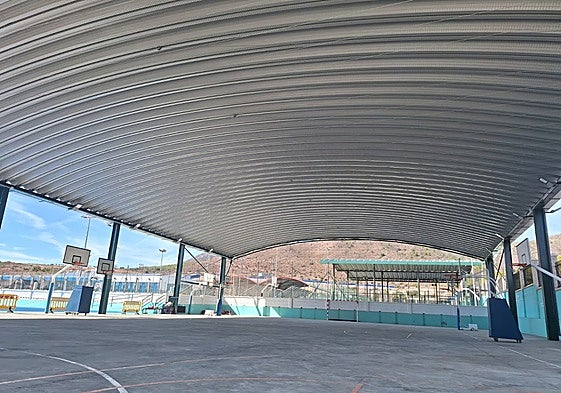 Cubierta de la pista de patinaje de Torremolinos.