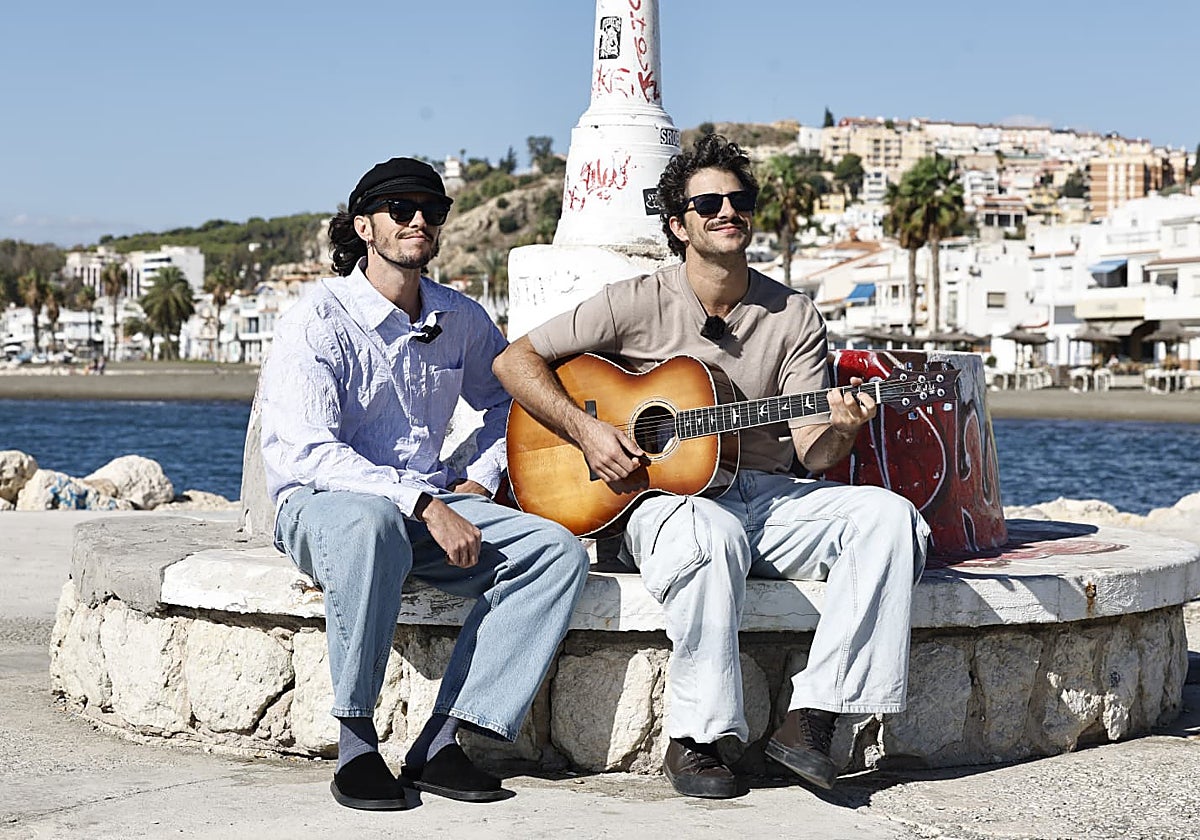 JavyPablo en Pedregalejo cantando 'Fases'.