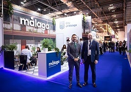 Jacobo Florido junto a Gómez en el stand de Málaga.