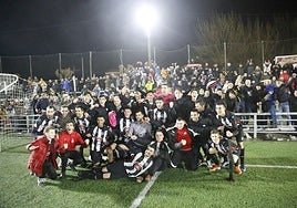 El Escobedo celebra la victoria sobre el Málaga en la Copa del Rey.