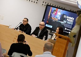José Antonio Satué, en el centro, durante la presentación del Día de la Iglesia Diocesana.