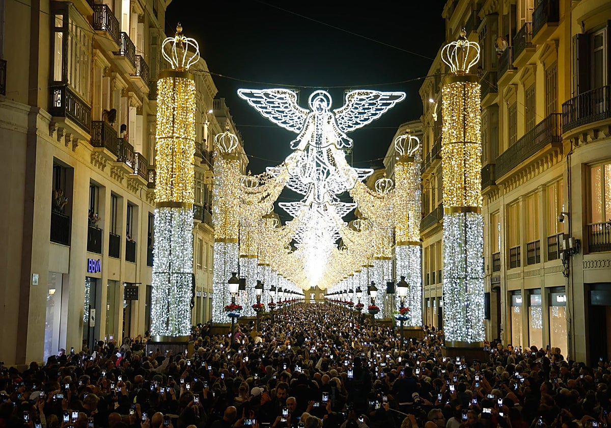 Unos ángeles navideños decoraron la calle Larios el año pasado.