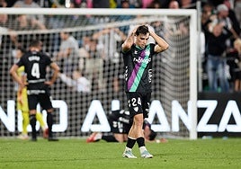 Lobete se lamenta del gol de la derrota en Castellón.