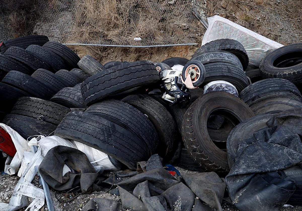Imagen principal - Alcance registrado en la A-367, en Málaga capital y accidente de de la A-7 en Chilches. 