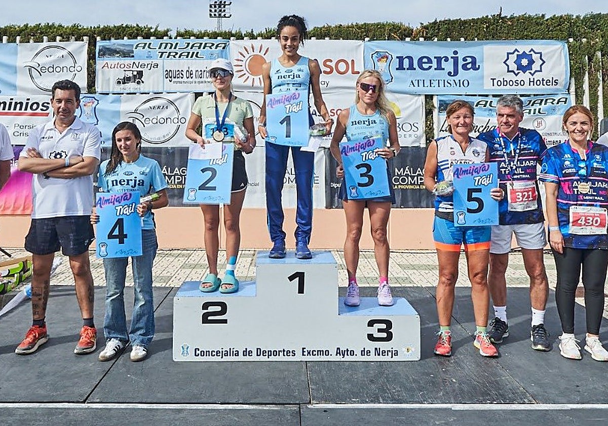 Podio del trail femenino en la modalidad de 23 kilómetros.