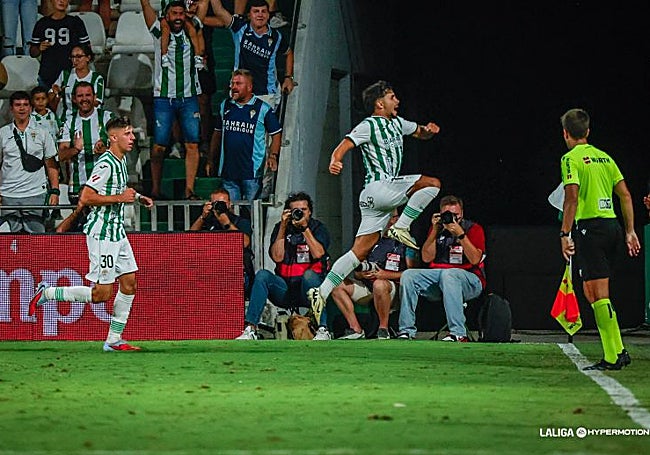 Kevin celebra el que hasta ahora es su único gol con el Córdoba, frente al Castellón.