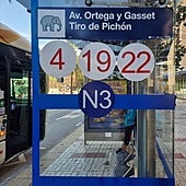 La parada «elefante» de la EMT de Málaga, en la avenida Ortega y Gasset.
