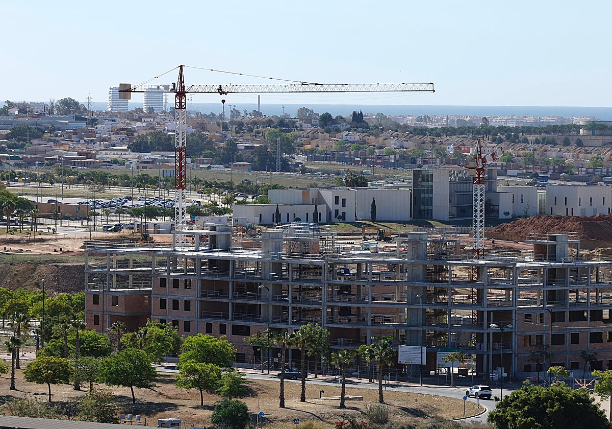 Obras de viviendas de protección oficial al oeste de la ampliación del campus de Teatinos.