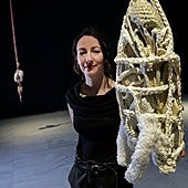 Victoria Maldonado, con una de sus piezas más recientes.