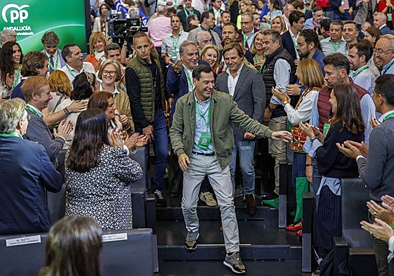 Juanma Moreno, a su llegada al plenario del XVII Congreso del PP-A.