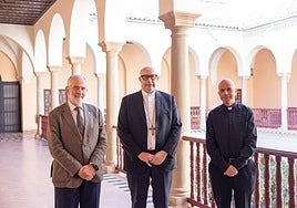 La reunión entre el obispo de Málaga y el presidente de la Agrupación de Cofradías se mantuvo en el Palacio Episcopal.