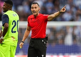 El árbitro sevillano Orellana Cid, que dirigirá el derbi Málaga-Córdoba de este sábado.