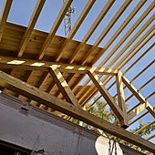 Estructura del nuevo tejado de la casa señorial.