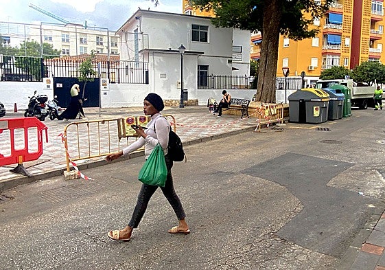 Imagen de la plaza de la calle Sevilla, situada frente al CEIP Pablo Ruiz Picasso.