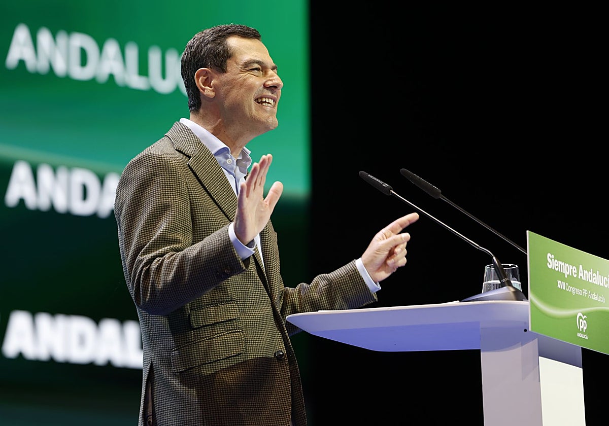 Juanma Moreno, durante su intervención en la clausura del congreso.