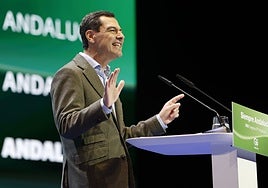 Juanma Moreno, durante su intervención en la clausura del congreso.
