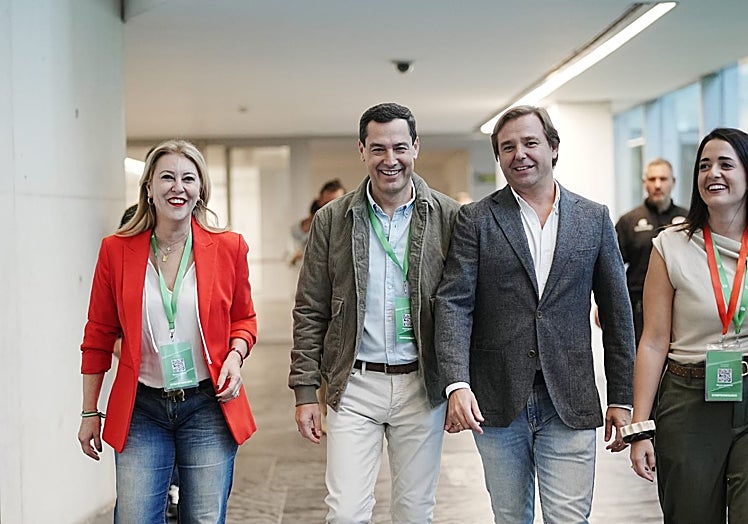 España junto a Moreno y Antonio Repullo, reelegido secretario general.