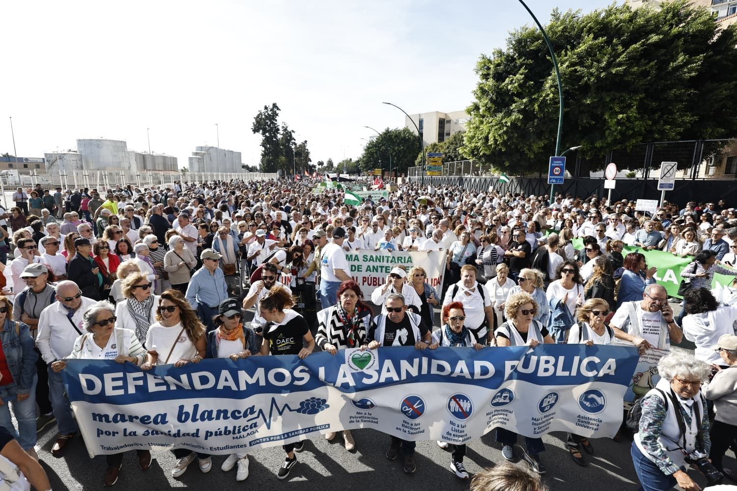 Fotos | Miles de personas recorren el Centro de Málaga en defensa de la sanidad pública