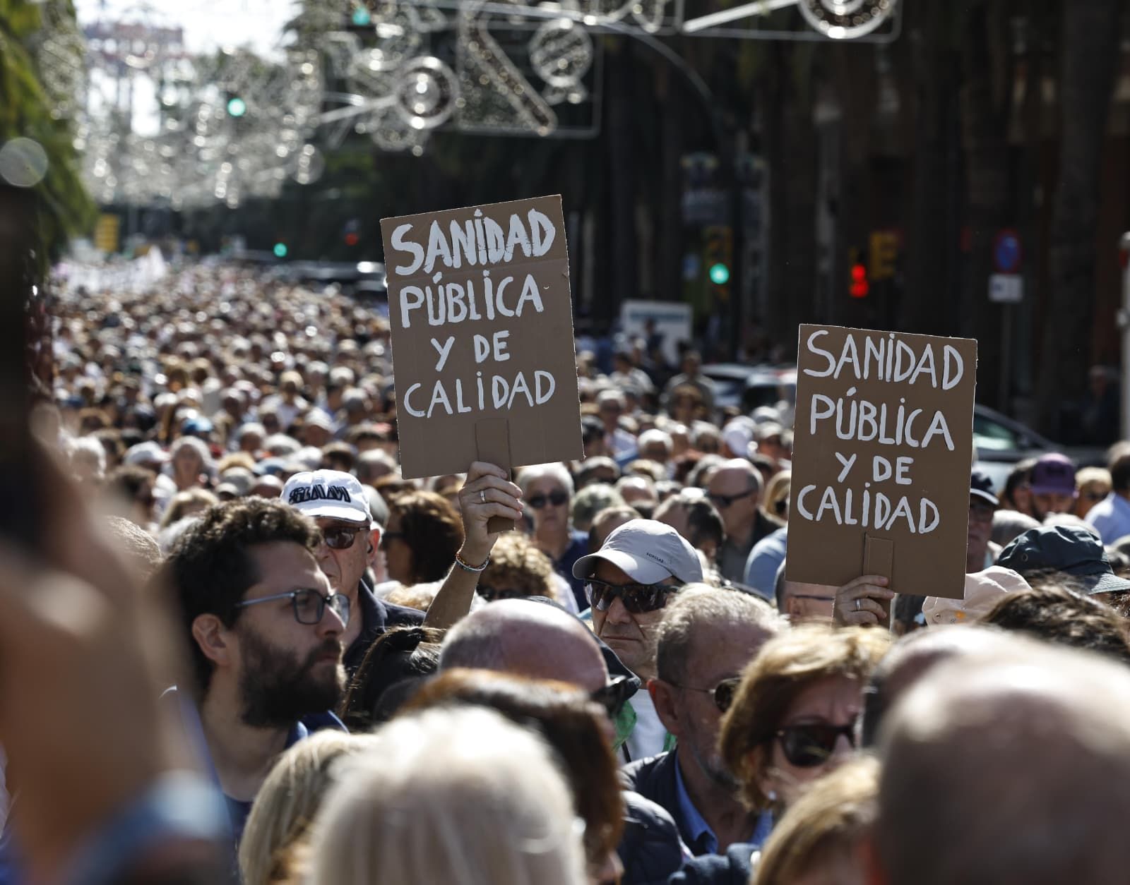 Fotos | Miles de personas recorren el Centro de Málaga en defensa de la sanidad pública